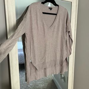 High/Low V-Neck Long Sleeve Top